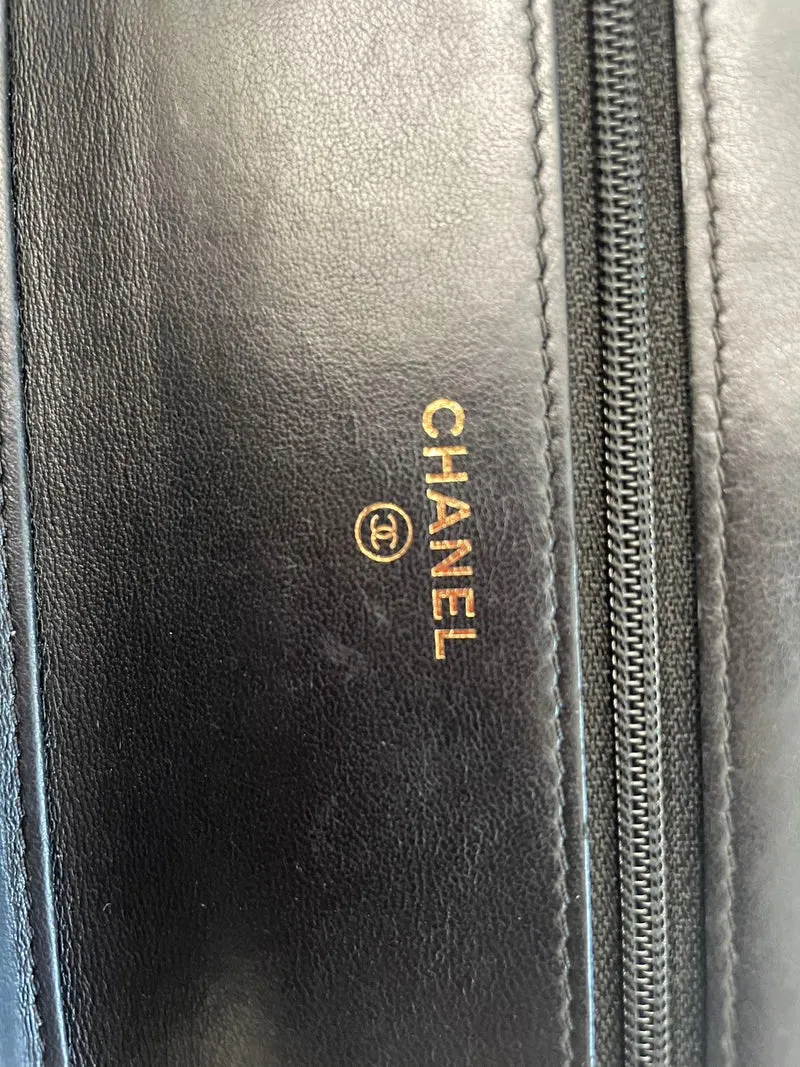 Chanel Camellia CC Charm Wallet on Chain (WOC) Lammleder Schwarz 2019