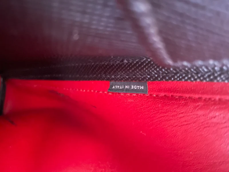 Prada Saffiano Leder Schwarz/Rot Große Doppeltasche Goldbeschläge