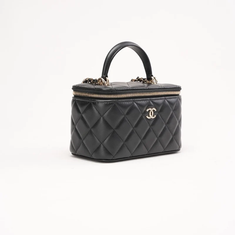 Klassischer Chanel Kosmetikkoffer aus schwarzem, gestepptem Lammleder mit Tragegriff