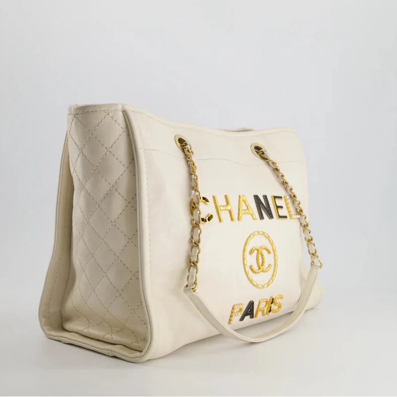 Chanel Kleine weiße Deauville Tote aus Kalbsleder 2020