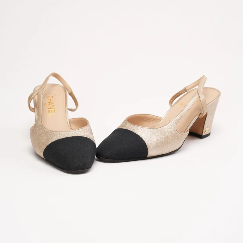 Chanel Slingback-Pumps mit laminiertem Ripsband, Kappe aus Cap-Toe und CC-Logo, Größe 37.5, Metallic-Gold und Schwarz