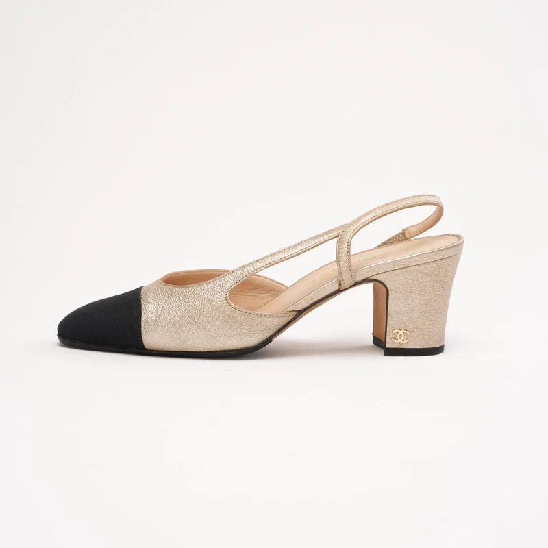 Chanel Slingback-Pumps mit laminiertem Ripsband, Kappe aus Cap-Toe und CC-Logo, Größe 37.5, Metallic-Gold und Schwarz