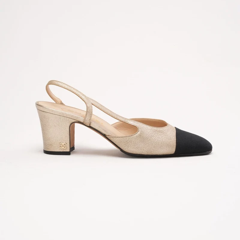 Chanel Slingback-Pumps mit laminiertem Ripsband, Kappe aus Cap-Toe und CC-Logo, Größe 37.5, Metallic-Gold und Schwarz