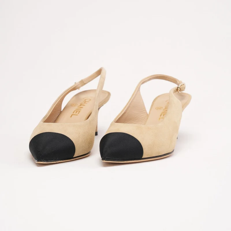 Chanel Ripsband-Pumps mit spitzer Zehenkappe und CC-Logo, Beige und Schwarz, Größe 37