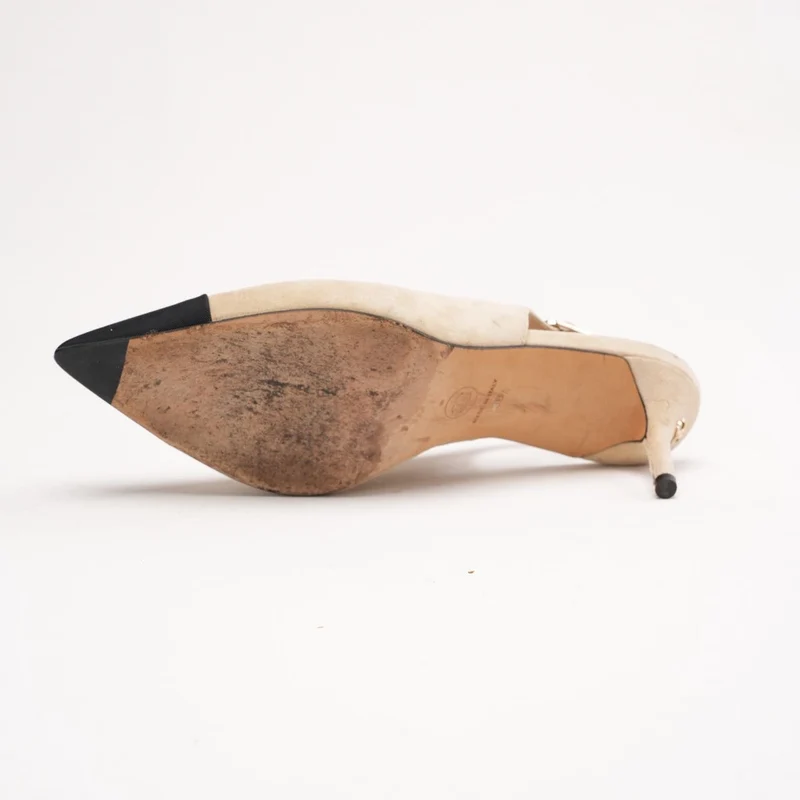 Chanel Ripsband-Pumps mit spitzer Zehenkappe und CC-Logo, Beige/Schwarz, Größe 38
