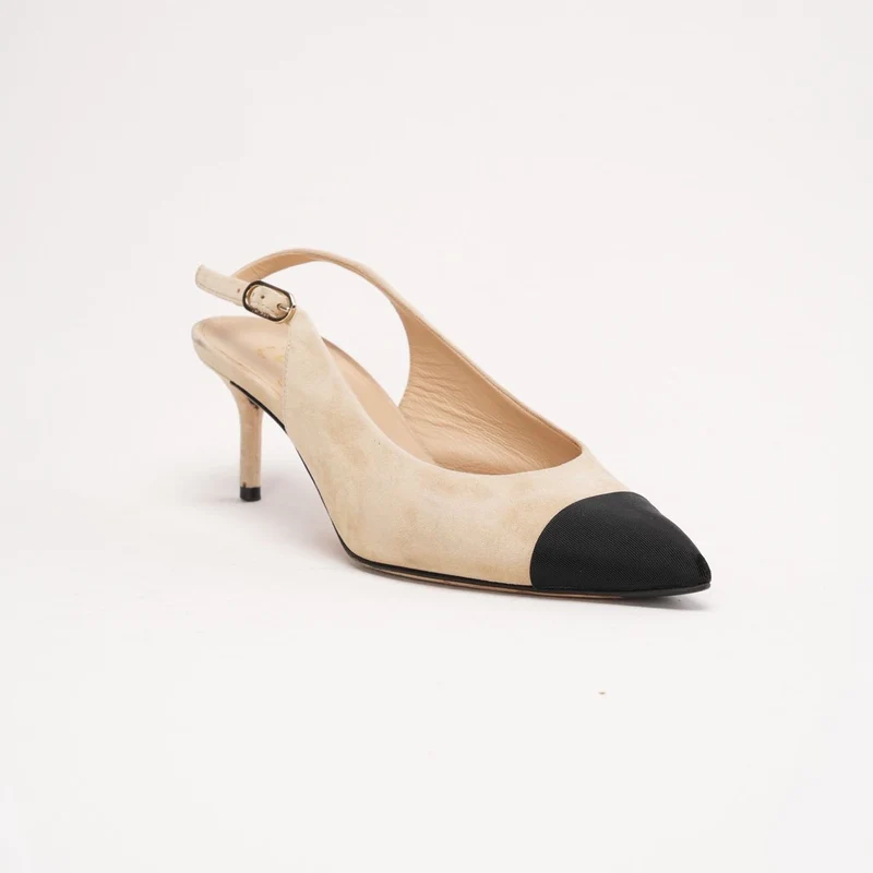 Chanel Ripsband-Pumps mit spitzer Zehenkappe und CC-Logo, Beige/Schwarz, Größe 38
