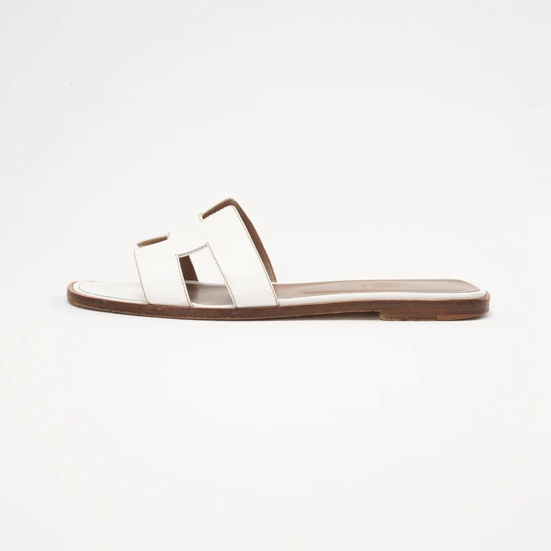 Hermes Oran Sandalen aus weißem Leder, Größe 39.5