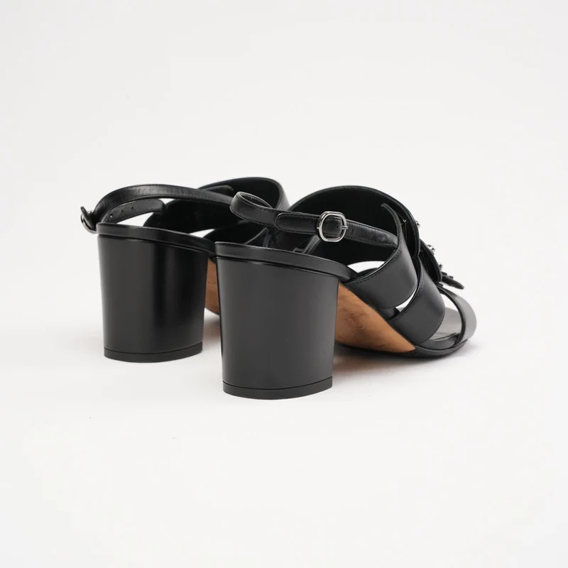 Chanel Sandalen aus schwarzem Lammleder mit CC-Drehverschluss, Größe 38