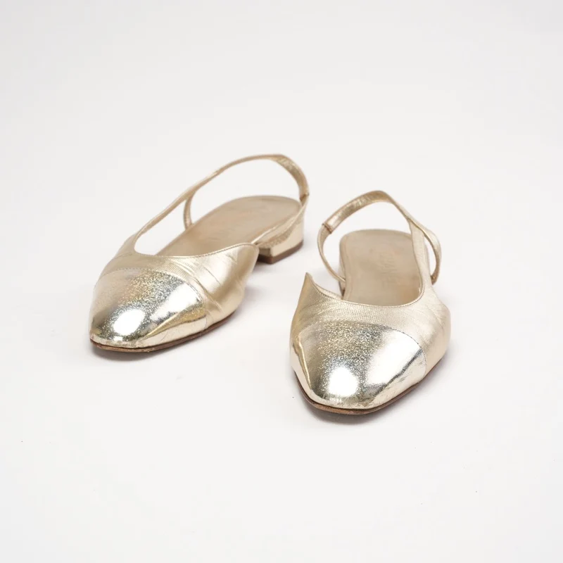 Chanel Gold Cap Toe CC Slingback-Ballerinas, Größe 38