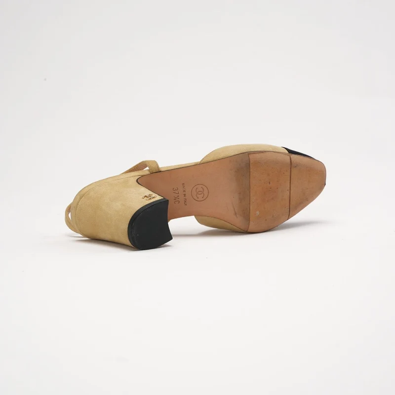 Chanel Slingback-Pumps mit schwarzer Kappe und CC-Logo, Größe 37.5