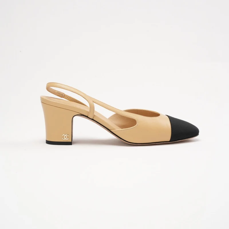 Chanel Slingback-Pumps aus beigefarbenem/schwarzem Lammleder mit Kappe und CC-Logo, Größe 38.5