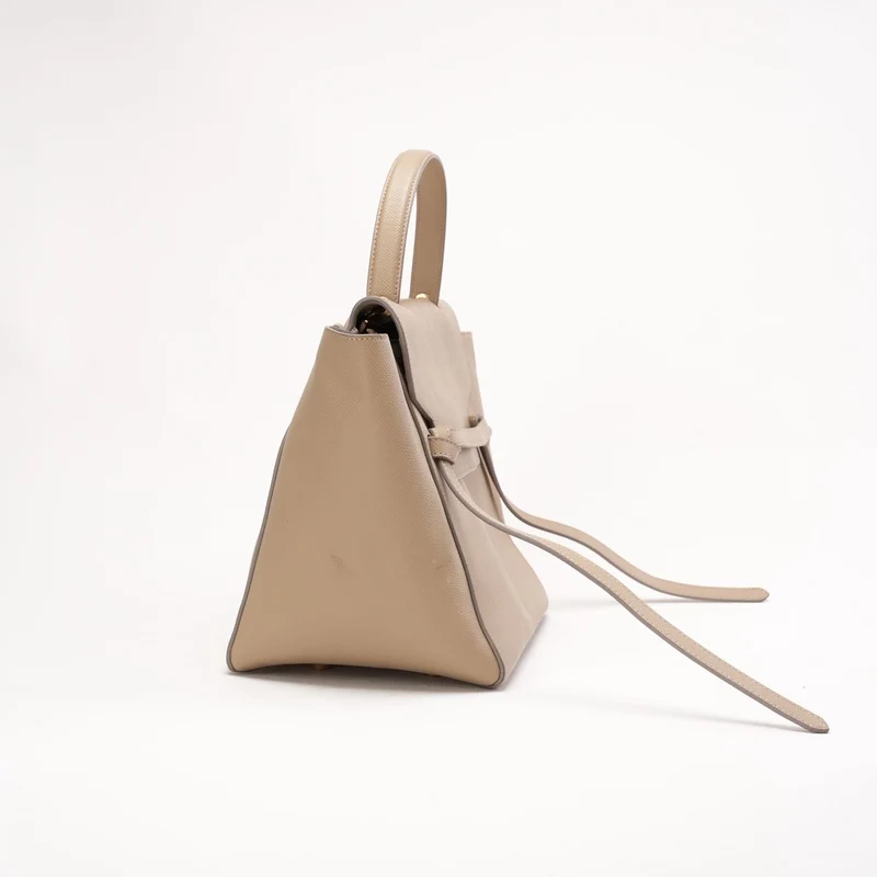 Celine Mini Belt Bag aus helltaupefarbenem genarbtem Kalbsleder