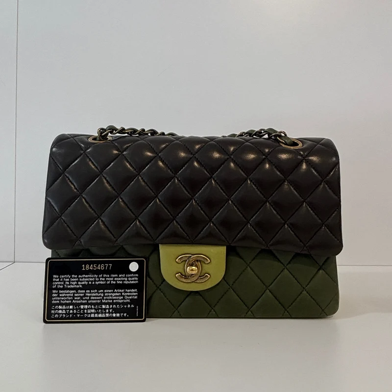 Chanel Stepptasche aus Lammleder, dreifarbig, mittelgroß, Doppelflap, Grün, 2014