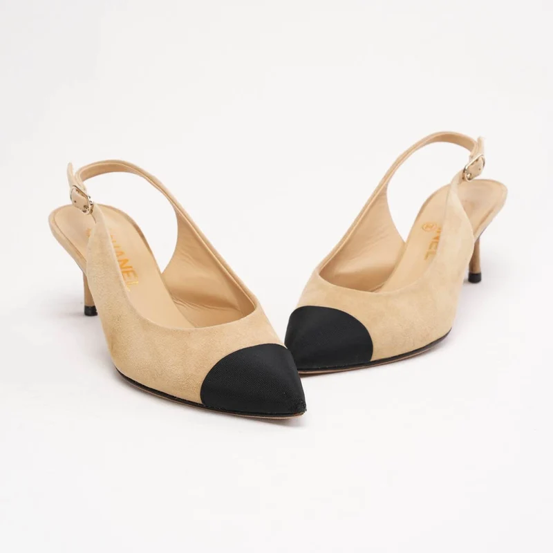 Chanel Slingback-Pumps aus beigefarbenem Wildleder und schwarzem Ripsband mit spitzer Kappe und CC-Logo, Größe 36.5