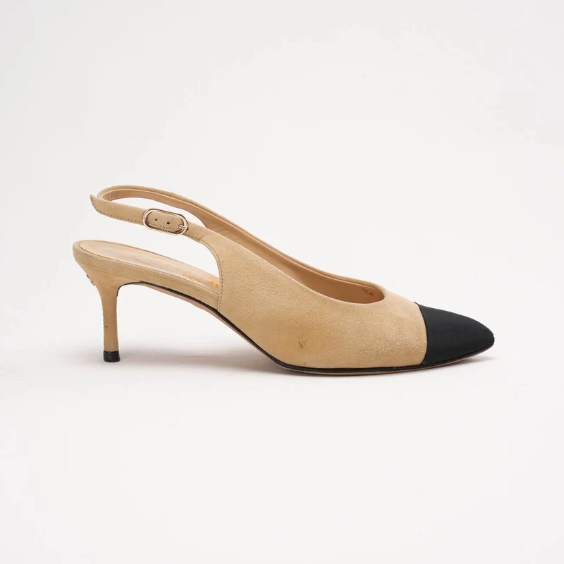 Chanel Slingback-Pumps aus beigefarbenem Wildleder und schwarzem Ripsband mit spitzer Kappe und CC-Logo, Größe 36.5