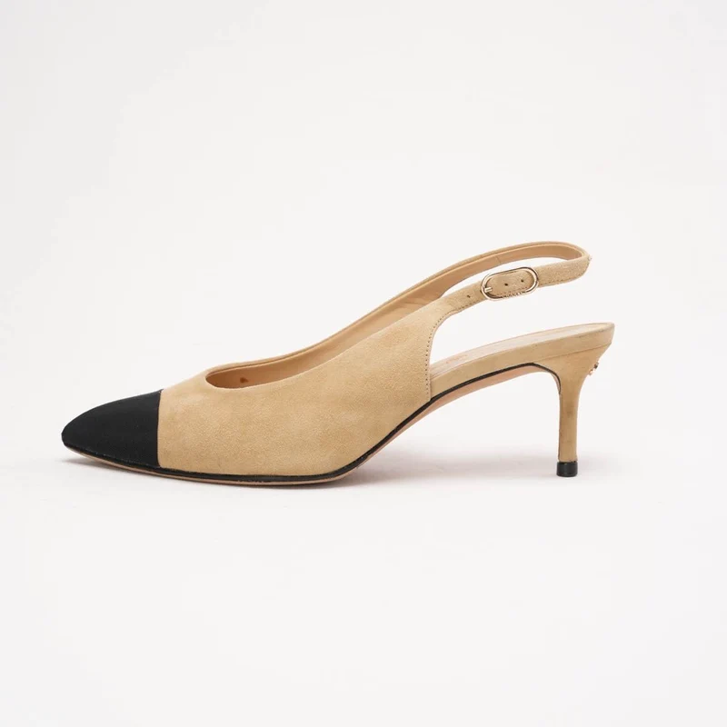 Chanel Slingback-Pumps aus beigefarbenem Wildleder und schwarzem Ripsband mit spitzer Kappe und CC-Logo, Größe 36.5