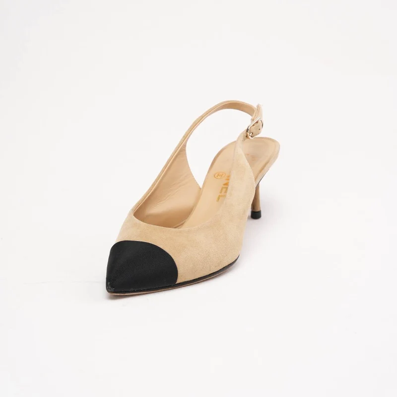 Chanel Slingback-Pumps aus beigefarbenem Wildleder und schwarzem Ripsband mit spitzer Kappe und CC-Logo, Größe 36.5