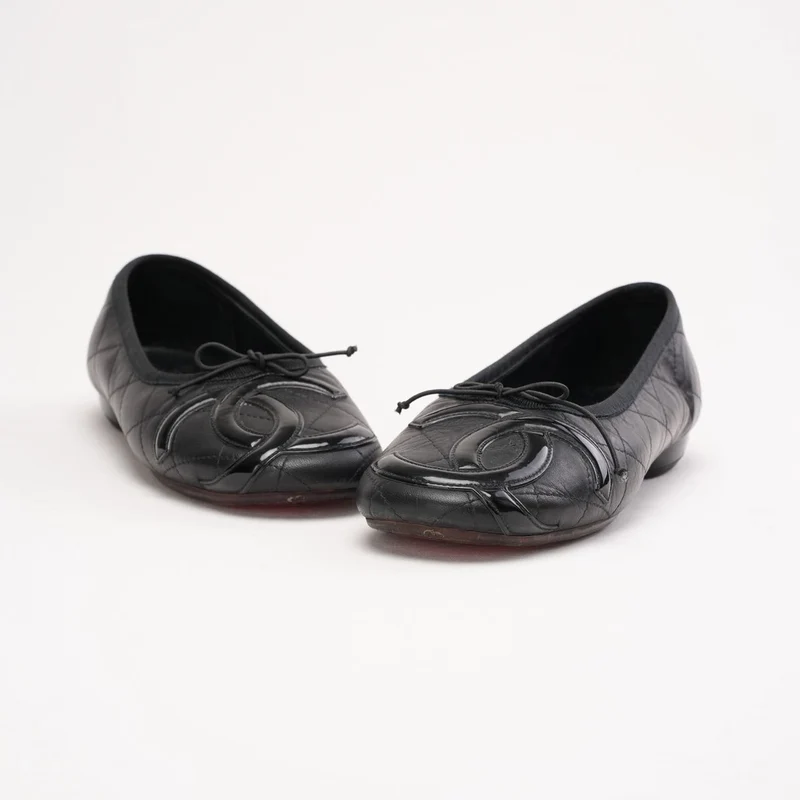 Chanel Schwarze CC Cambon gesteppte Lammleder-Ballerinas 35