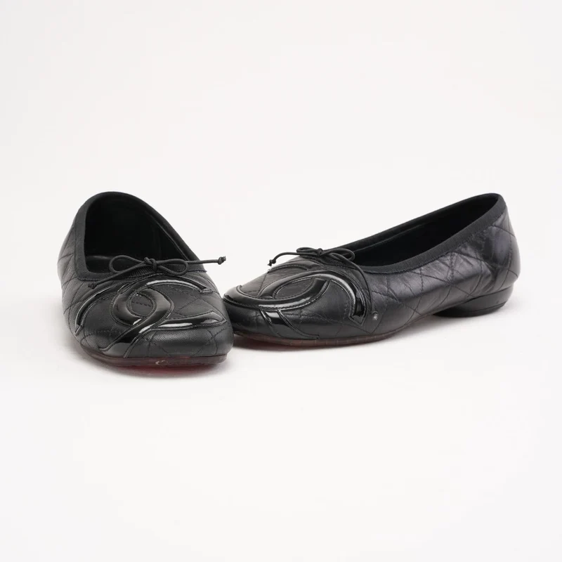 Chanel Schwarze CC Cambon gesteppte Lammleder-Ballerinas 35