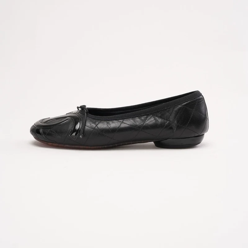 Chanel Schwarze CC Cambon gesteppte Lammleder-Ballerinas 35