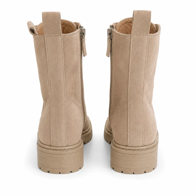 Dusty Rusty Boots – Damen Ankle Boots Sand Wildleder Flach