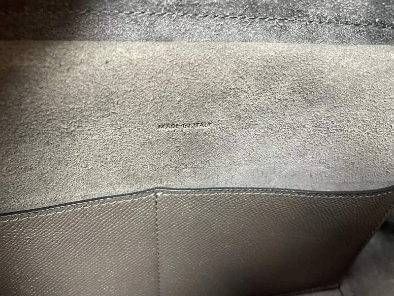 Celine Mini Belt Bag aus grauem genarbtem Kalbsleder mit goldfarbenen Beschlägen, 2019