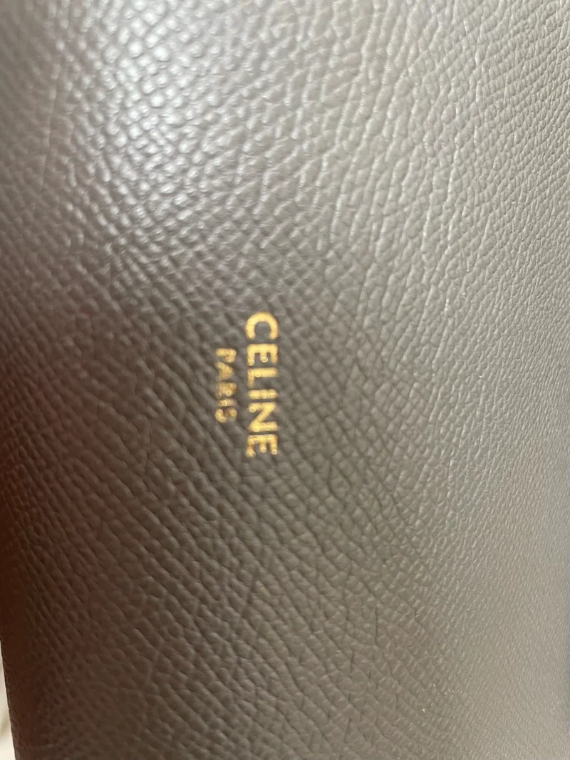 Celine Mini Belt Bag aus grauem genarbtem Kalbsleder mit goldfarbenen Beschlägen, 2019