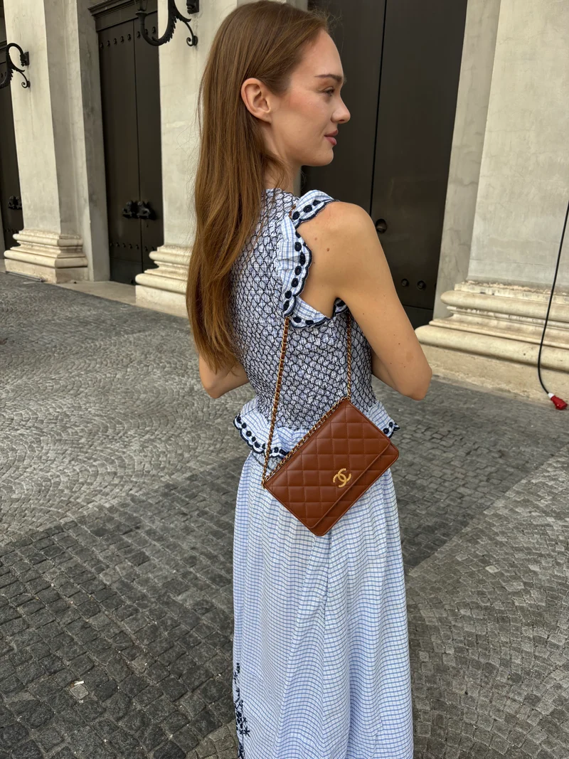 Chanel Classic Wallet on Chain (WOC) aus karamellfarbenem Lammleder