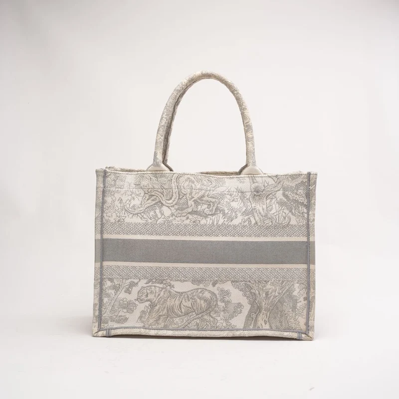 Christian Dior Medium Book Tote Ecru und Grau Toile de Jouy Stickerei 2022