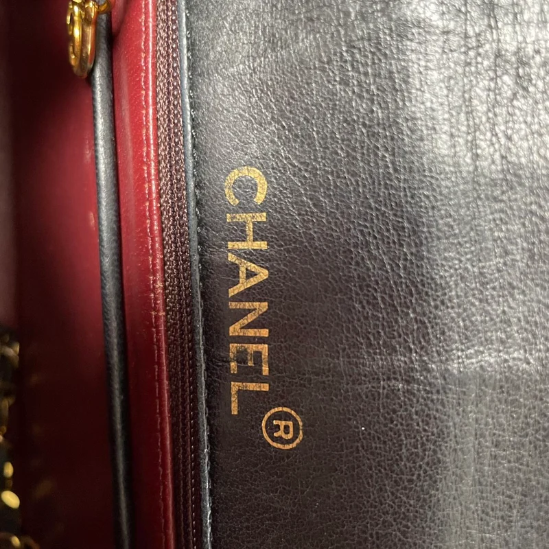Chanel Vintage Mini Timeless Flap, Schwarz und Burgunderrot, 1991