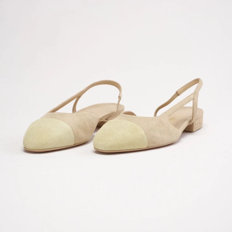 Chanel Zweifarbige beige Slingback-Ballerinas aus Wildleder mit Kappe, Größe 37.5