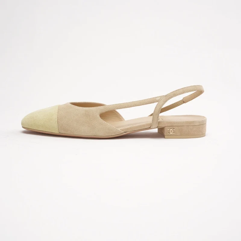 Chanel Zweifarbige beige Slingback-Ballerinas aus Wildleder mit Kappe, Größe 37.5