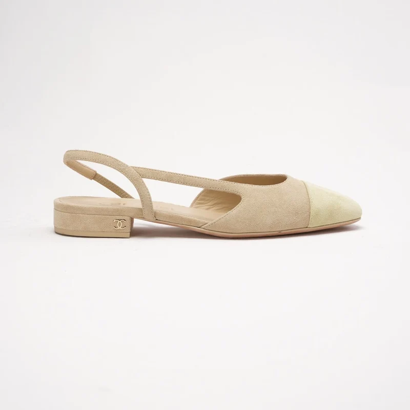 Chanel Zweifarbige beige Slingback-Ballerinas aus Wildleder mit Kappe, Größe 37.5