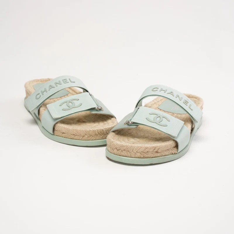 Chanel Stoff-Pantoletten, mintfarben, Größe 38C