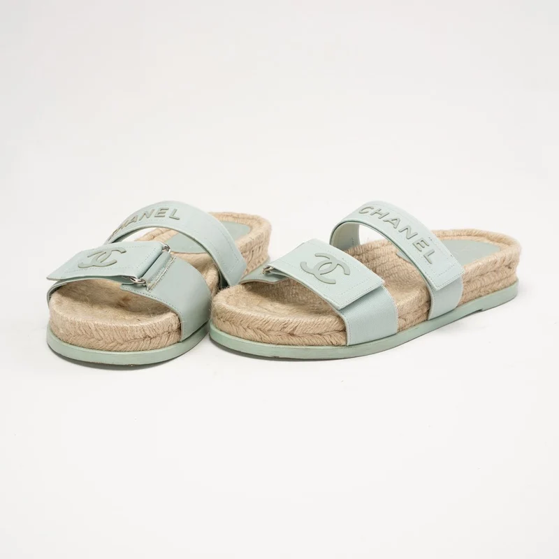 Chanel Stoff-Pantoletten, mintfarben, Größe 38C