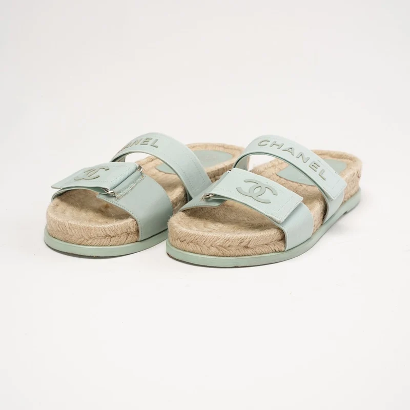 Chanel Stoff-Pantoletten, mintfarben, Größe 38C