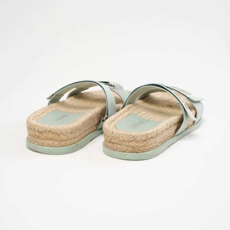 Chanel Stoff-Pantoletten, mintfarben, Größe 38C
