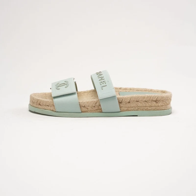 Chanel Stoff-Pantoletten, mintfarben, Größe 38C
