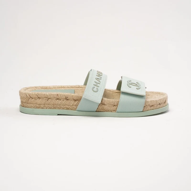 Chanel Stoff-Pantoletten, mintfarben, Größe 38C