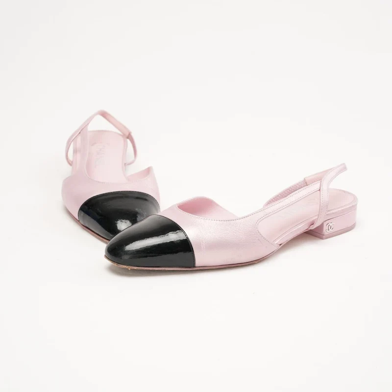 Chanel Slingback-Ballerinas mit CC-Logo in Hellrosa/Schwarz, Größe 38