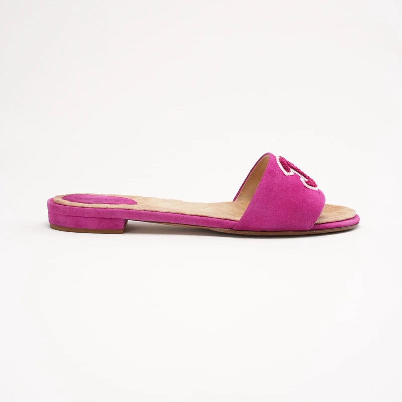 Chanel Sandalen aus rosafarbenem Wildleder mit CC-Logo, gesteppte flache Pantoletten, Größe 36.5
