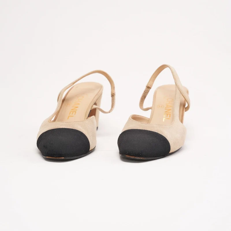 Chanel Slingback-Pumps aus beigefarbenem Ziegenleder und schwarzem Ripsband, Größe 36.5