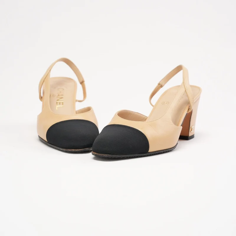 Chanel Slingback-Pumps mit Kappe, schwarz/beige, Größe 35 C