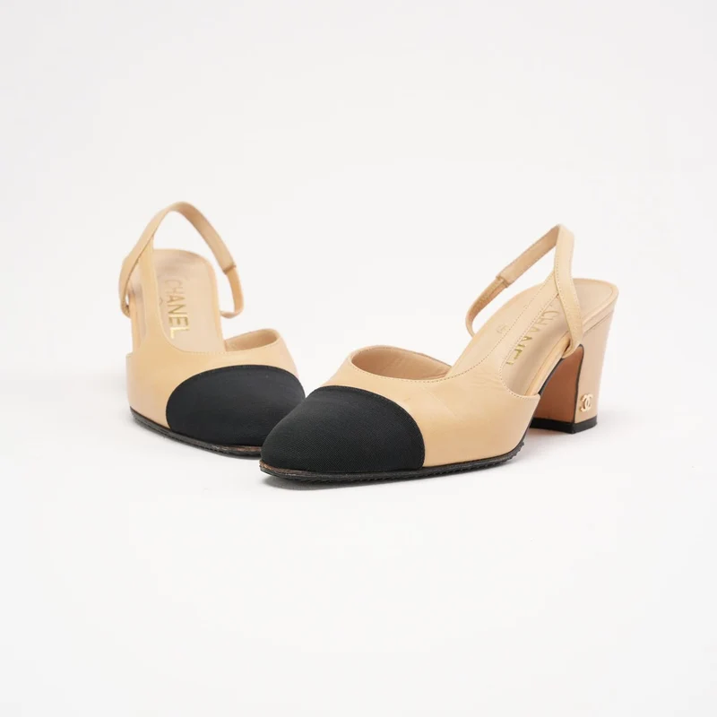 Chanel Slingback-Pumps mit Kappe, schwarz/beige, Größe 35 C