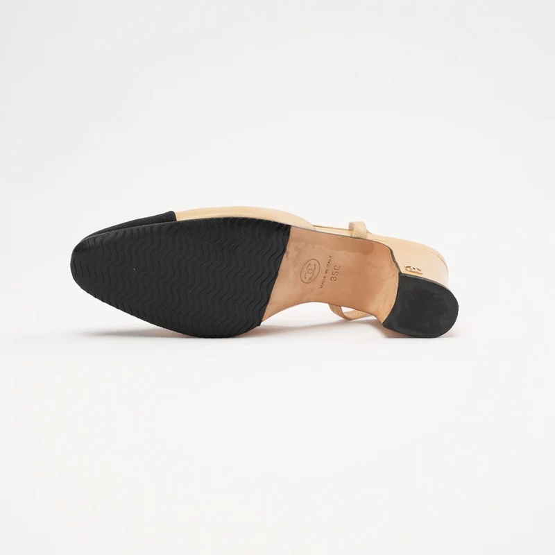 Chanel Slingback-Pumps mit Kappe, schwarz/beige, Größe 35 C