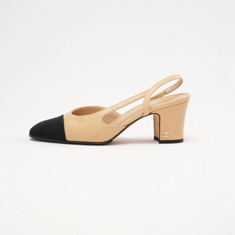 Chanel Slingback-Pumps mit Kappe, schwarz/beige, Größe 35 C