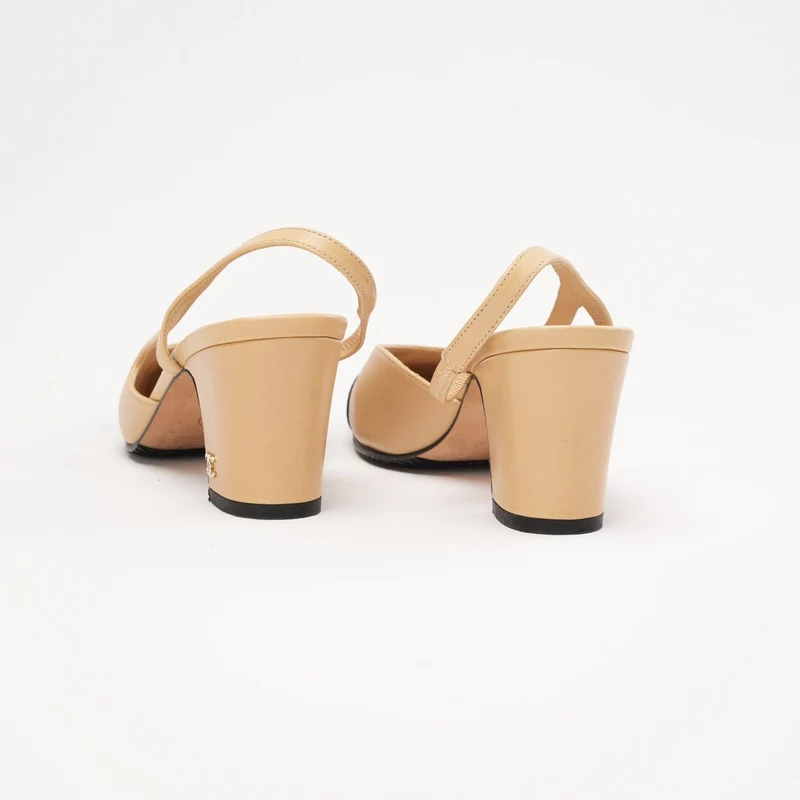 Chanel Slingback-Pumps mit Kappe, schwarz/beige, Größe 35 C