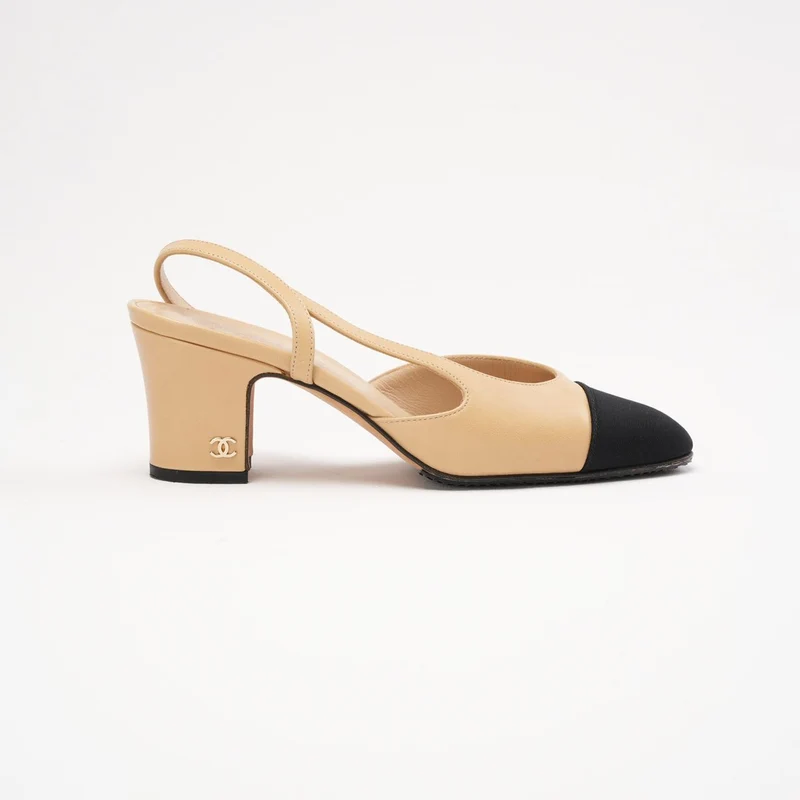 Chanel Slingback-Pumps mit Kappe, schwarz/beige, Größe 35 C