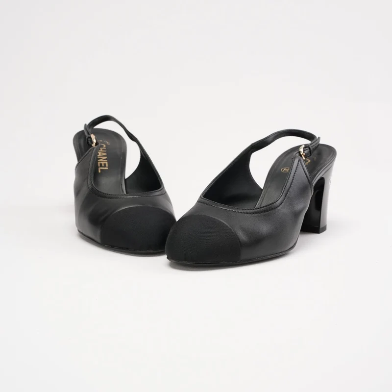 Chanel Slingback mit Strasssteinen an der Ferse, Schwarz, Größe 39C