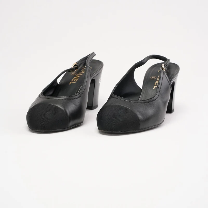 Chanel Slingback mit Strasssteinen an der Ferse, Schwarz, Größe 39C